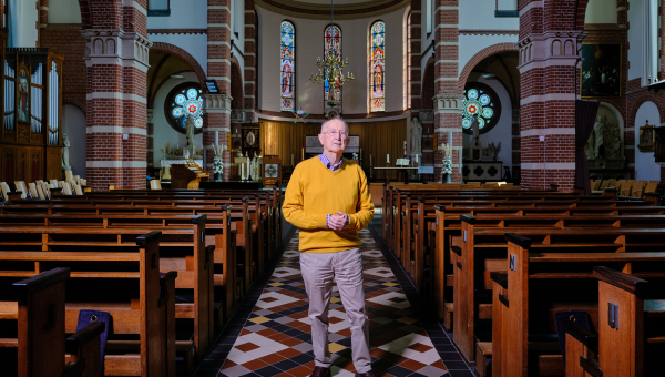 Pastor Veldt in kerk